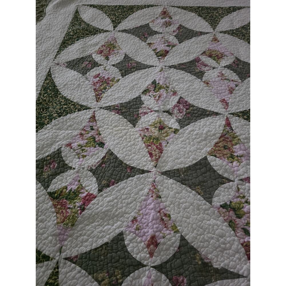 Vintage Cathedral Window Lap Quilt Scalloped Edge 58 X 45" Cottage - Picture 6 of 12